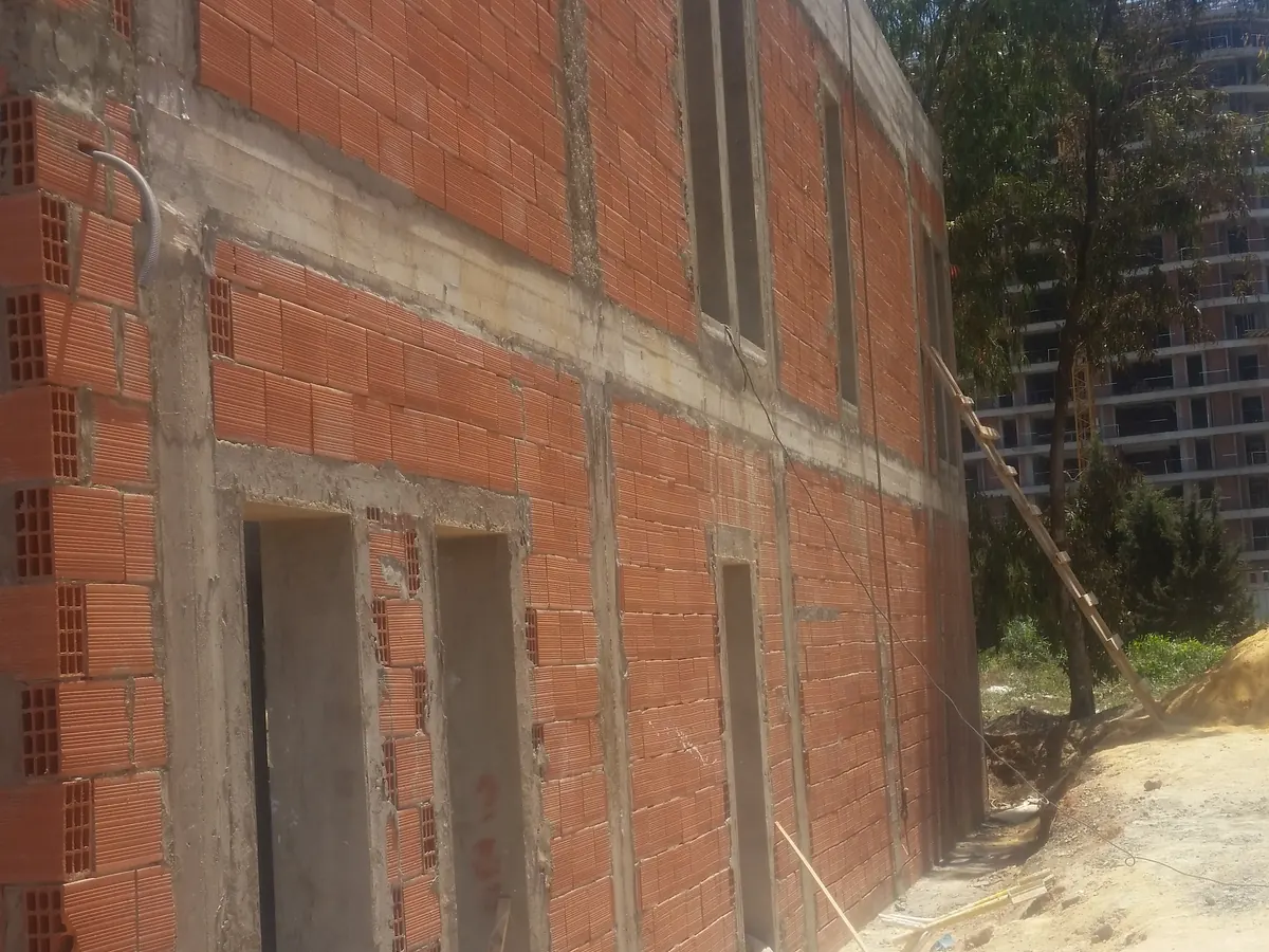 Showroom Thomas & Piron livré par Wolcons à Casablanca — chantier en cours, photo 1 sur 10